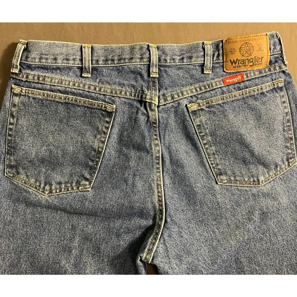 Wrangler Men's Jeans Regular Fit Straight Leg Size 36X32 Made in USA- (F86-039)